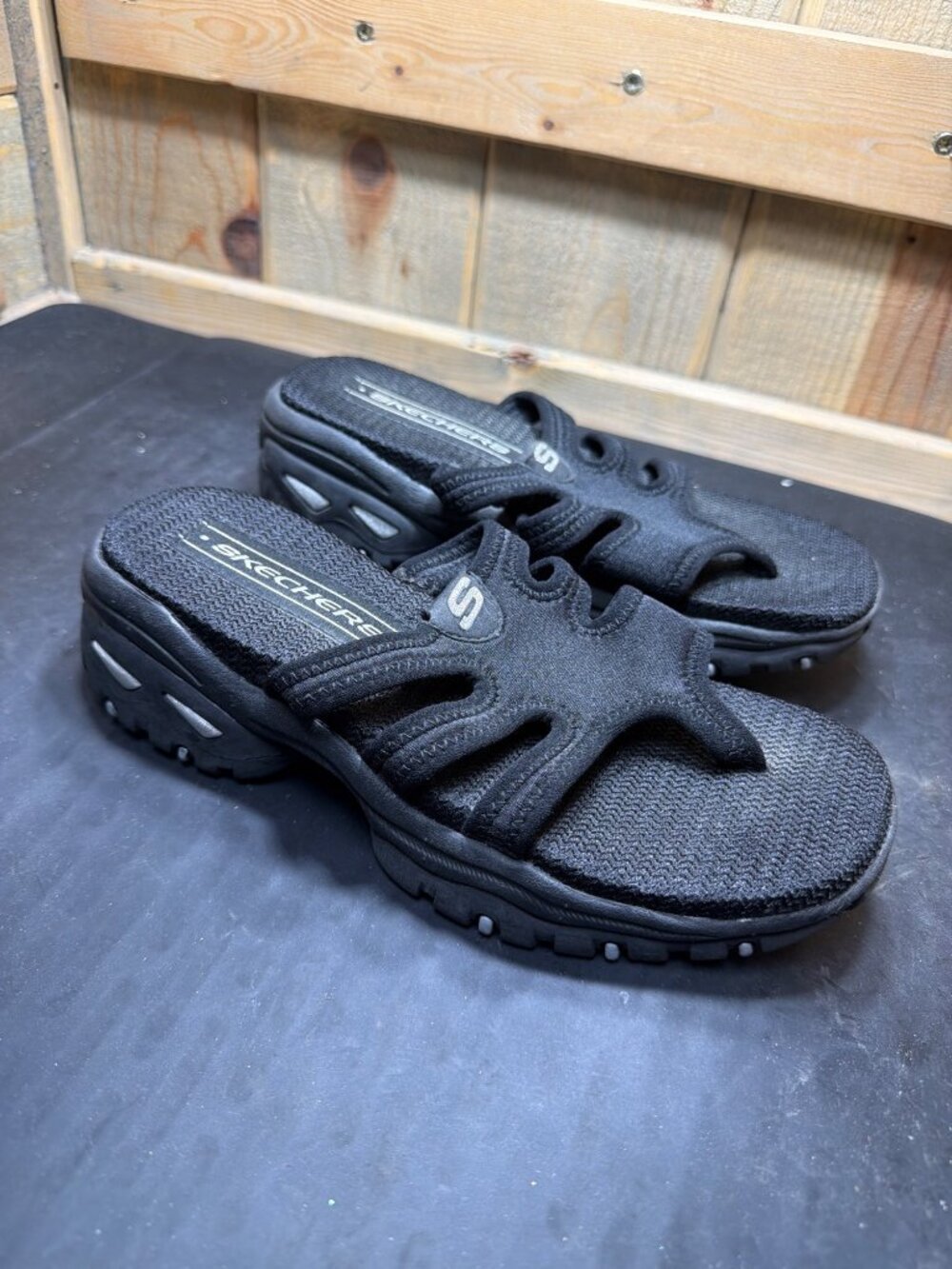 Skechers 46253 Womens Size US 6 Black Slip On Platform Sandals Shoes